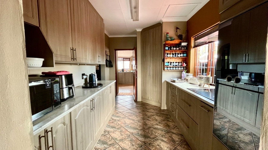 4 Bedroom Property for Sale in Heiderand Western Cape